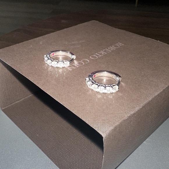 NIB Roberto Coin 18K WHITE GOLD DIAMOND SINGLE LINE OVAL EARRING - Picture 3 of 7